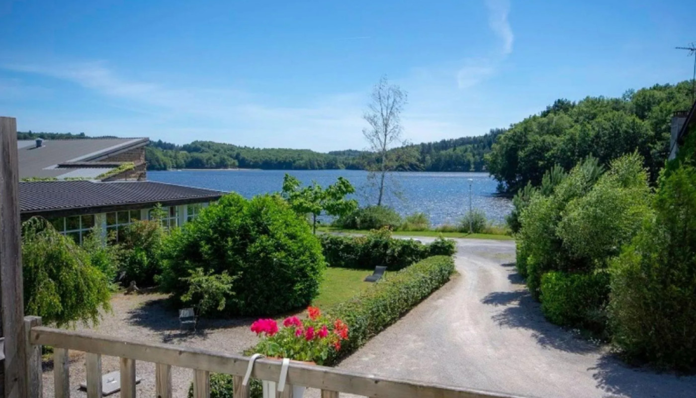 L’Hôtel-Restaurant du lac de Neuvic, un Logis de France situé dans l’un des plus beaux sites de Corrèze !